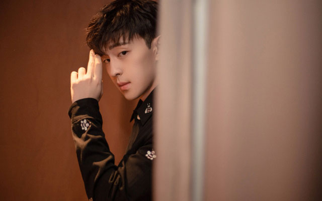 盘点十大单眼皮的男明星(那些单眼皮男明星)