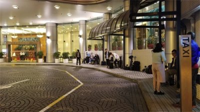 ​何鸿燊入院风水师借机炒作被斥神棍，声称艺人余德丞重生靠他救活