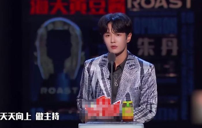 李汶翰吐槽王一博上热搜，得知他们俩的关系后，瞬间就能理解了