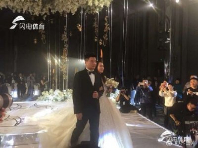 ​昔日鲁能神锋李金羽大婚 现场气氛温馨浪漫