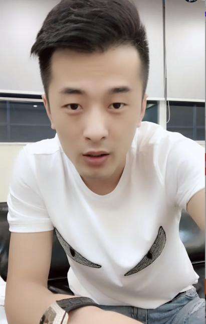 辛巴个人资料简历被扒抛妻弃子?辛巴前妻和大女儿照片曝光引争议