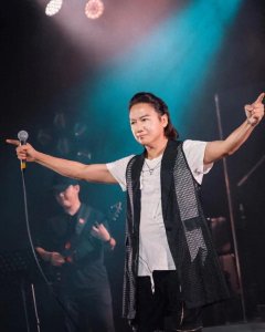 ​59岁香港知名音乐人吴国敬近况曝光