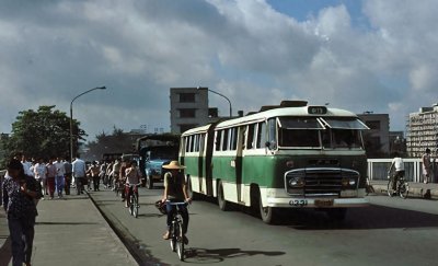 ​我家住老宅30年从没开过大门右边的锁，奶奶临终给我一把钥匙！