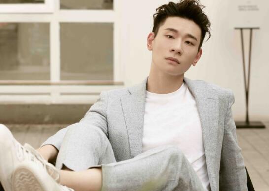 橙红年代阿瑟是谁演的