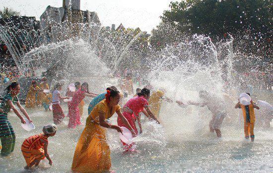 生活傣族的传统节日是什么 傣族泼水节的风俗简介  4