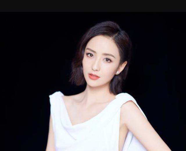 佟丽娅自曝学生时期没人追,看到早期旧照后:这谁敢追?