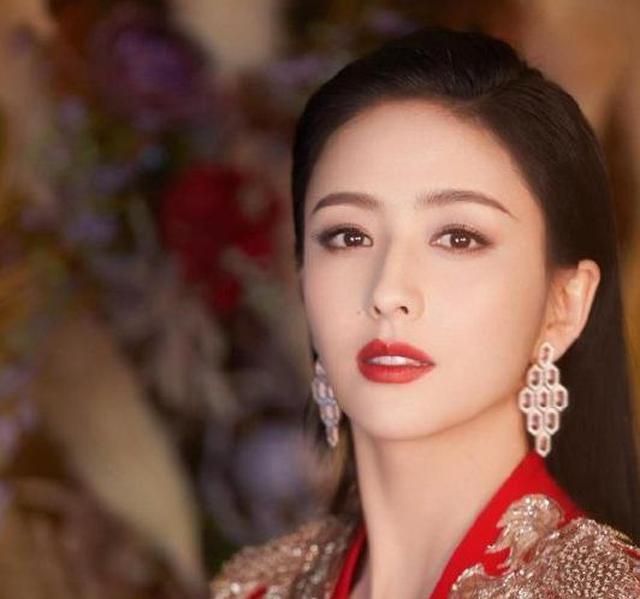 佟丽娅自曝学生时期没人追,看到早期旧照后:这谁敢追?