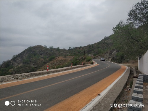 涉县最美的公路（圣福天路）一路风光秀丽，睛空万里，白云朵朵