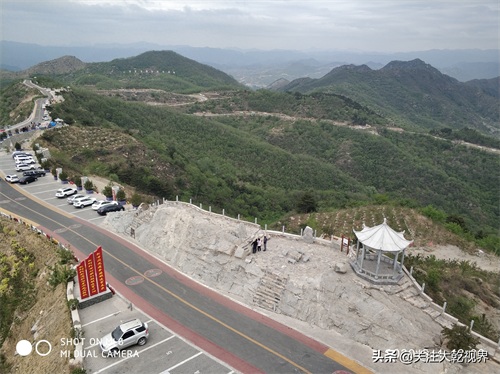 涉县最美的公路（圣福天路）一路风光秀丽，睛空万里，白云朵朵