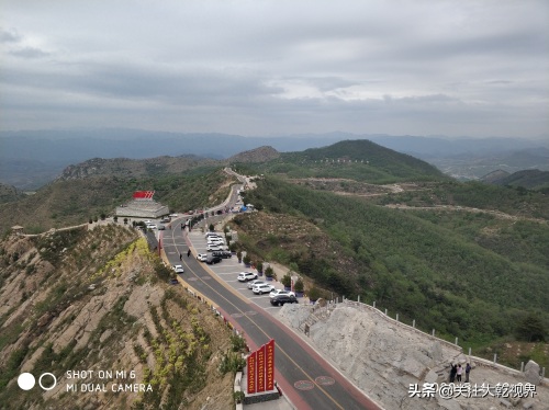 涉县最美的公路（圣福天路）一路风光秀丽，睛空万里，白云朵朵