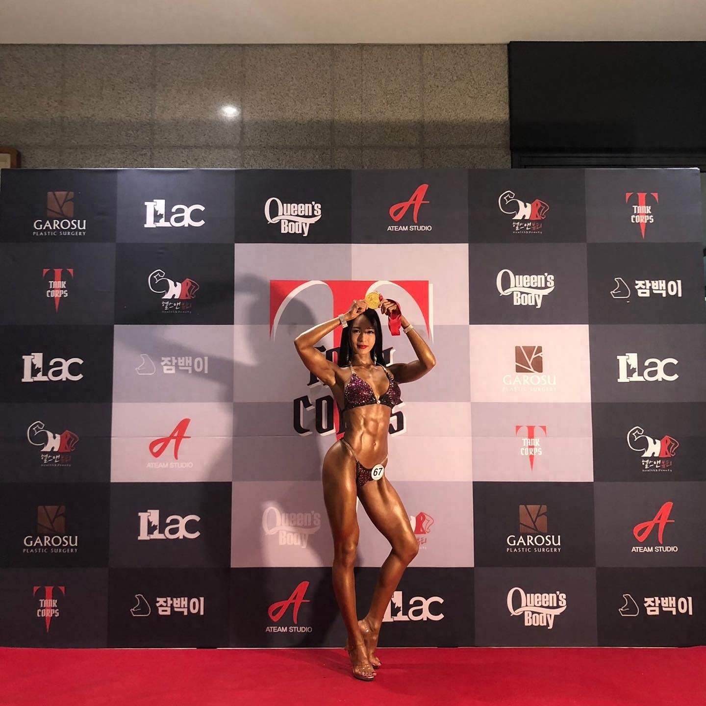 32岁的韩国欧尼，儿子8岁，健身10年，依然保持着少女般的身材