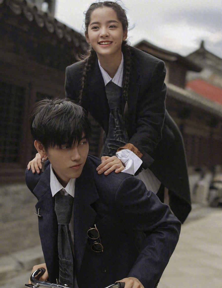 欧阳娜娜和陈飞宇的感情太让人羡慕,一对视就很甜