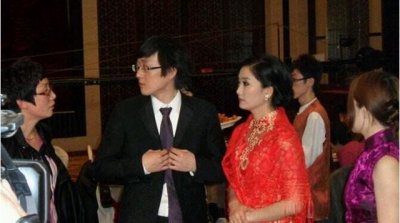 ​凤凰传奇玲花：从草原来的姑娘，人红不忘本，做老百姓喜爱的歌手