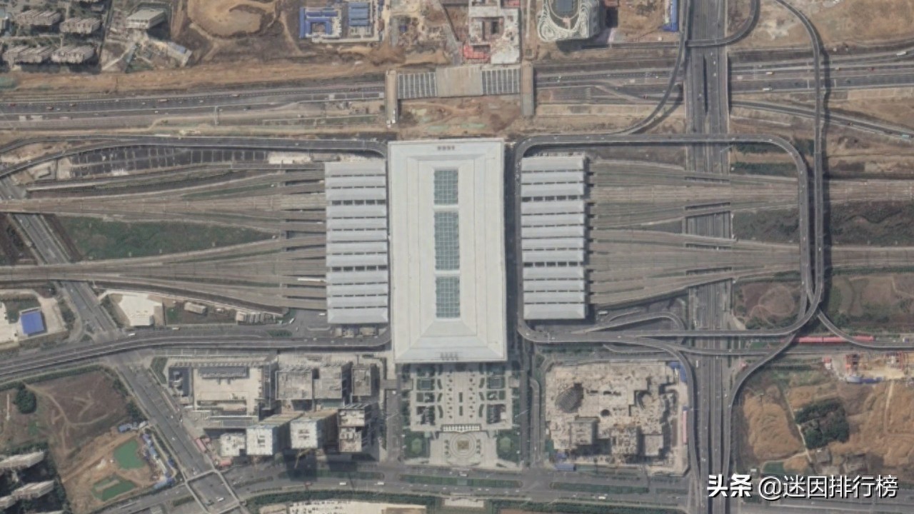 航拍动车D952次（上海至成都东）各车站，途经合肥和汉口