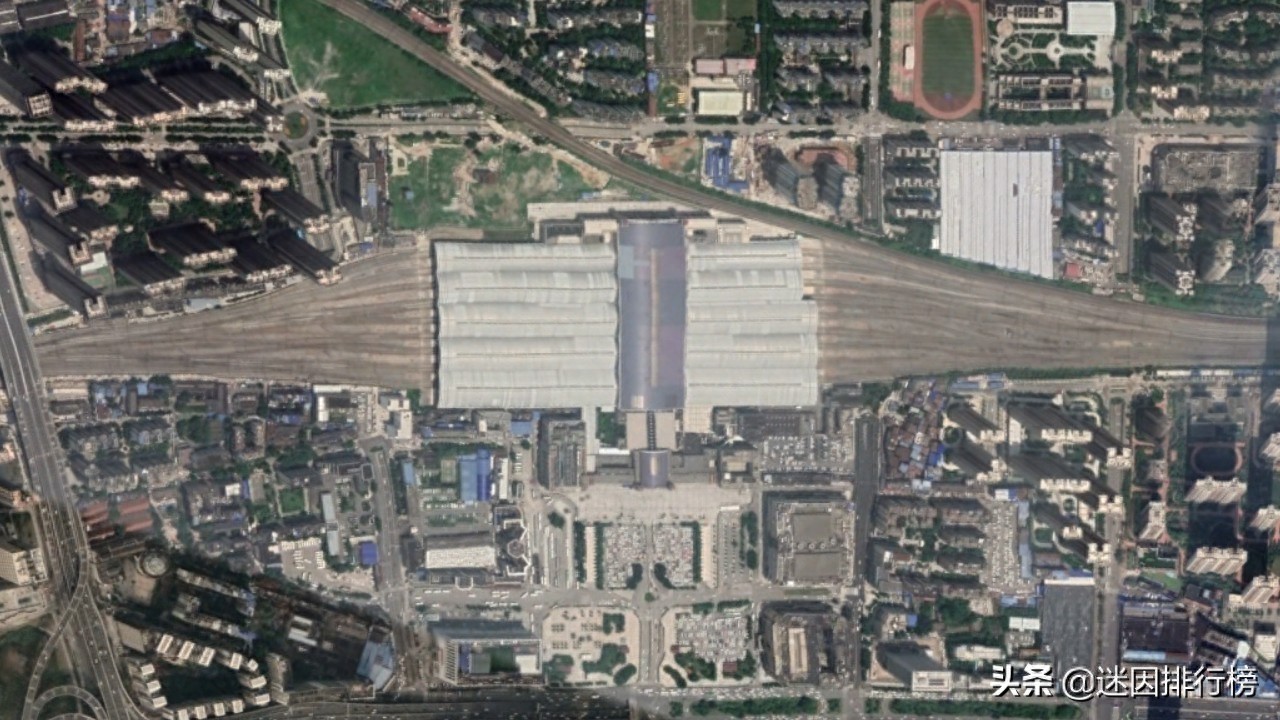 航拍动车D952次（上海至成都东）各车站，途经合肥和汉口