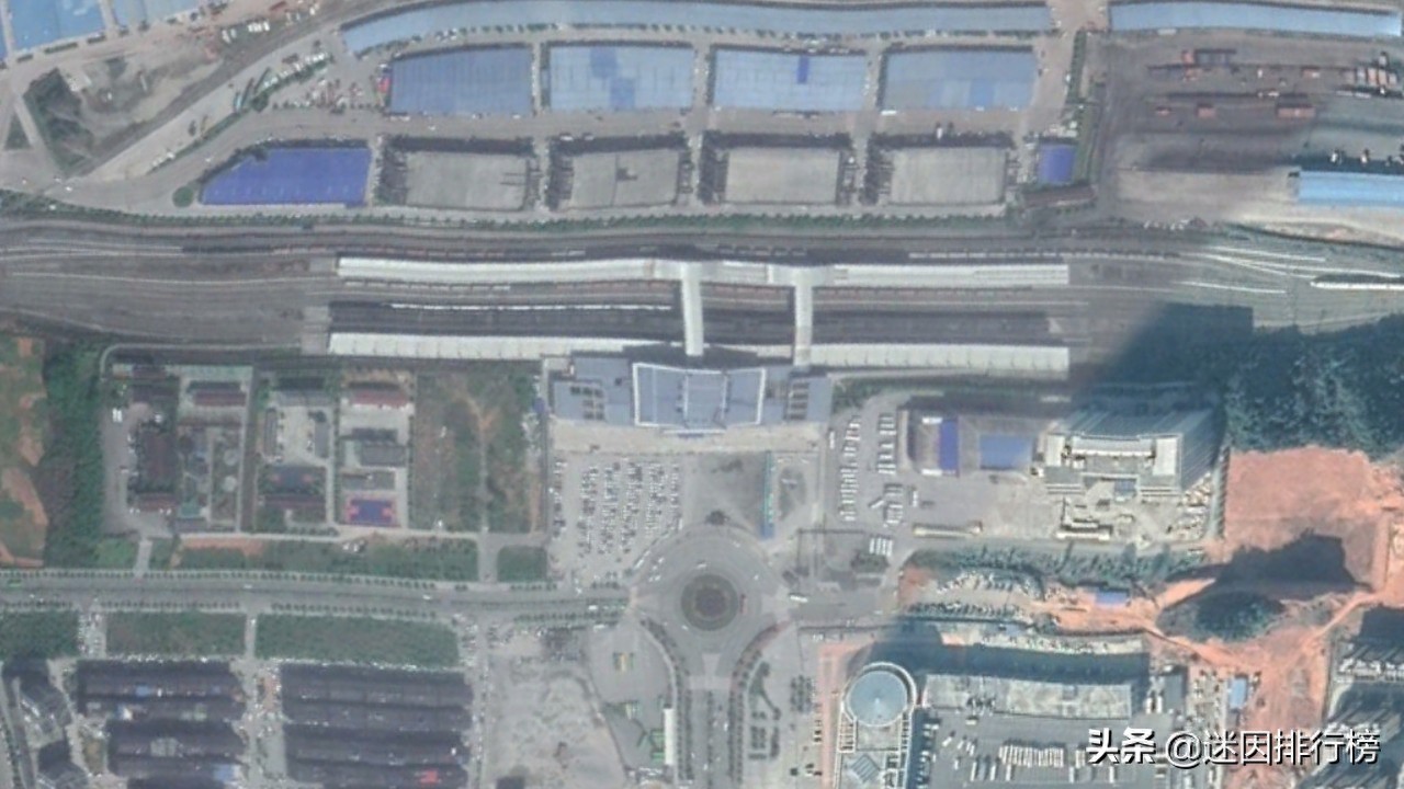 航拍动车D952次（上海至成都东）各车站，途经合肥和汉口