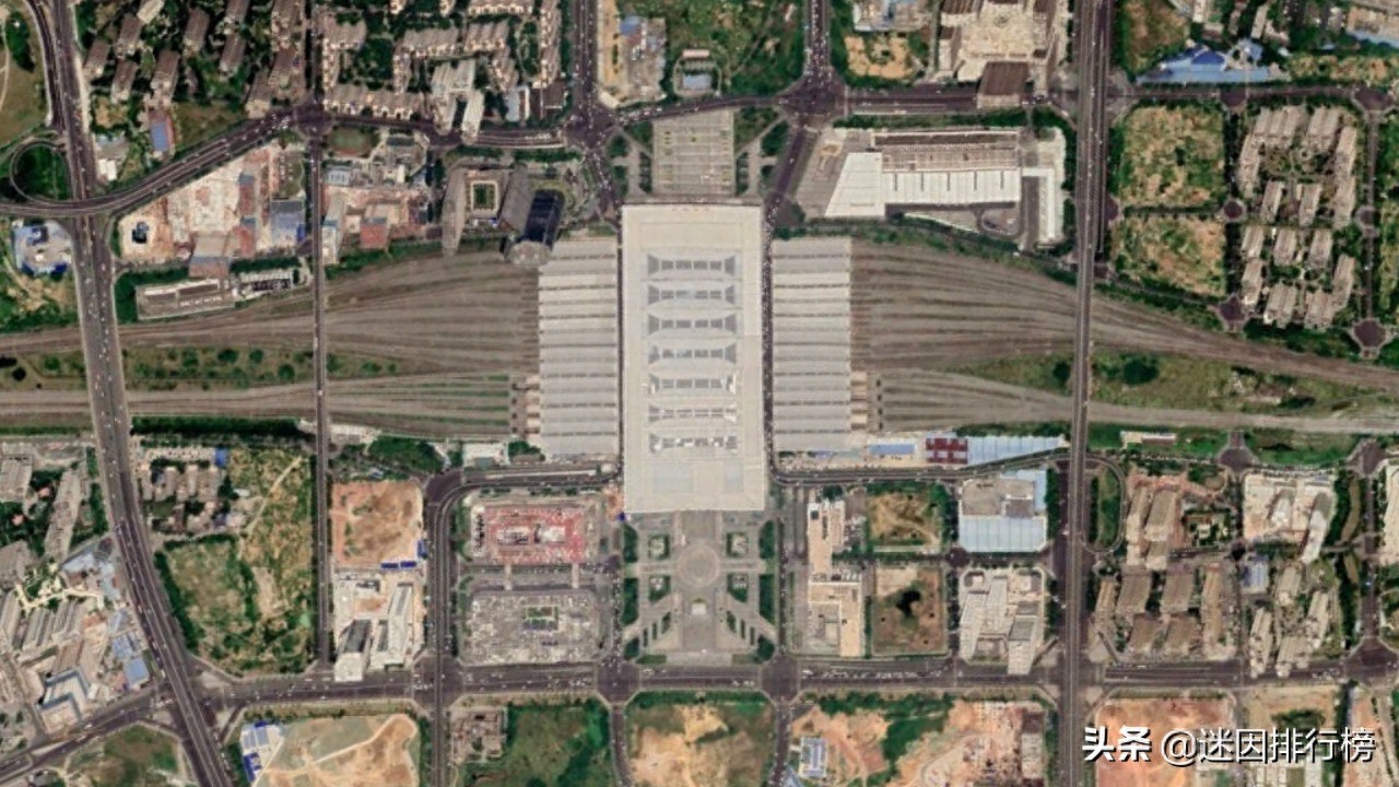 航拍动车D952次（上海至成都东）各车站，途经合肥和汉口