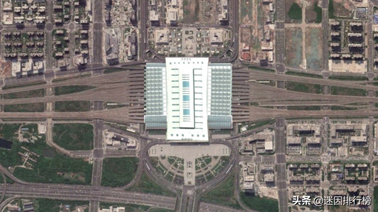 航拍动车D952次（上海至成都东）各车站，途经合肥和汉口