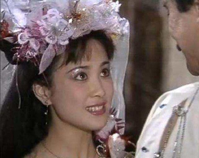 她们不是同名同姓，也不是姐妹，年龄相差21岁，却长得有9成像