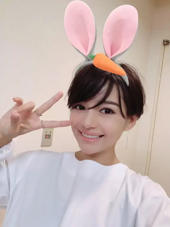 元气派萝莉柚木ティナ写真分享， 片场战斗力却很爆表！