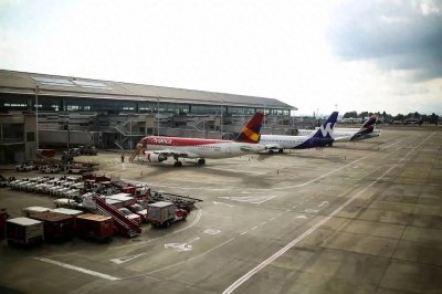 ​震撼消息！哥伦比亚炸开：首都一处机库内，惊现约 2 万具尸体！