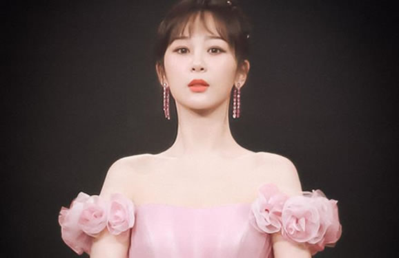 杨紫有过几个男友了