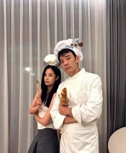 ​李光洁老婆晒一家人万圣节装扮，两孩子软萌可爱 李光洁帅气依旧