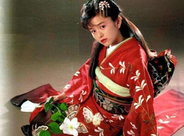 叶蕴仪：可爱教主，90年代清纯终结者，风靡千万青少年