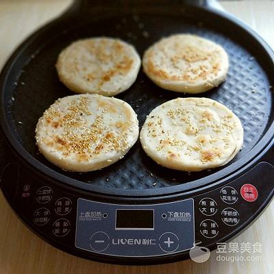 烧饼的做法电饼铛家庭版(烧饼夹烤肉利仁电饼铛)(17)