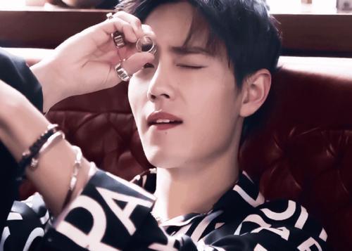 谈丽娜肖战 谈莉娜落泪肖战再受谴责(6)