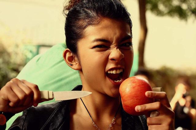 谈丽娜肖战 谈莉娜落泪肖战再受谴责(2)