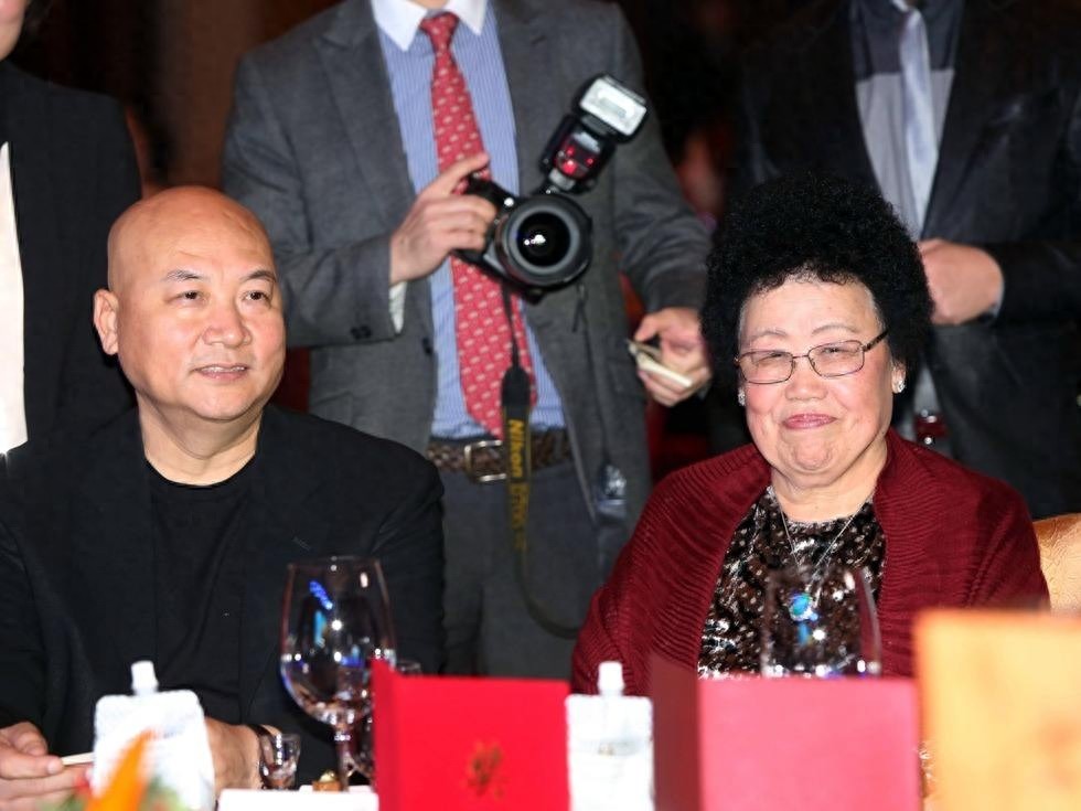 娱乐圈相差10岁以上的5对姐弟恋,最大的相差47岁!