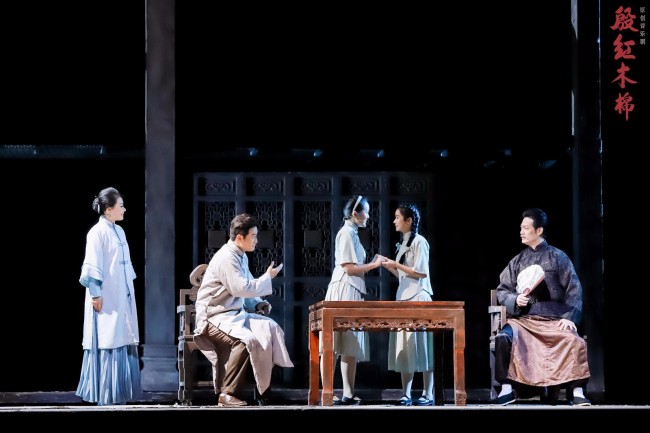 星海音乐学院音乐剧《殷红木棉》广州大剧院上演