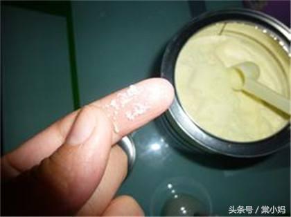 如何分辨正规进口奶粉(终于查出怎样鉴别进口奶粉的真假)(1)