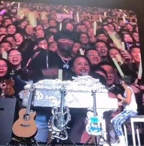 王力宏认错王俊凯, 粉丝还大呼真的是小凯! 王力宏8字回应好尴尬