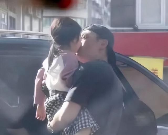 霍建华林心如个人资料(林心如带女儿散步晒老公近照)