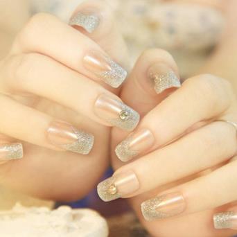 李沁真正的男朋友是谁 李沁跟金世佳谈过恋爱吗