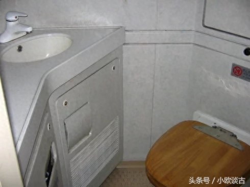 探秘火车上的高级软卧包厢,里面竟然还有保险柜