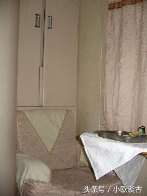 探秘火车上的高级软卧包厢,里面竟然还有保险柜