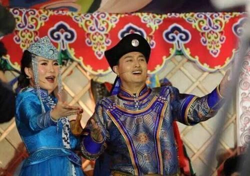 从《星光大道》走红最正能量的歌手，成名后与妻子离婚另有隐情？