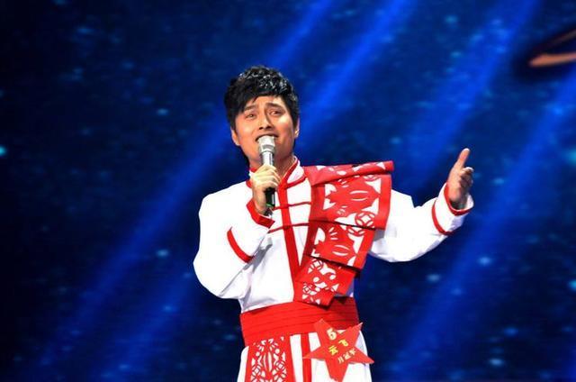 从《星光大道》走红最正能量的歌手，成名后与妻子离婚另有隐情？