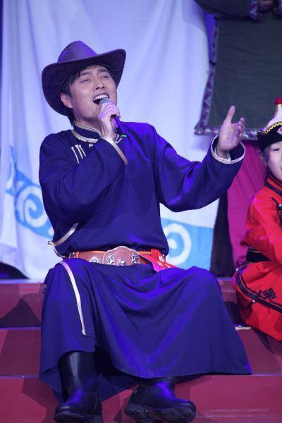 从《星光大道》走红最正能量的歌手，成名后与妻子离婚另有隐情？