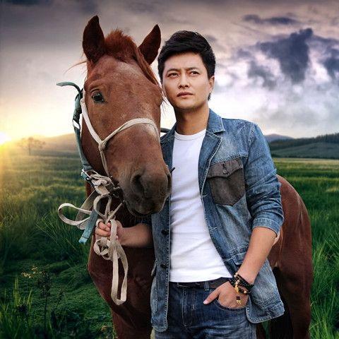 从《星光大道》走红最正能量的歌手，成名后与妻子离婚另有隐情？