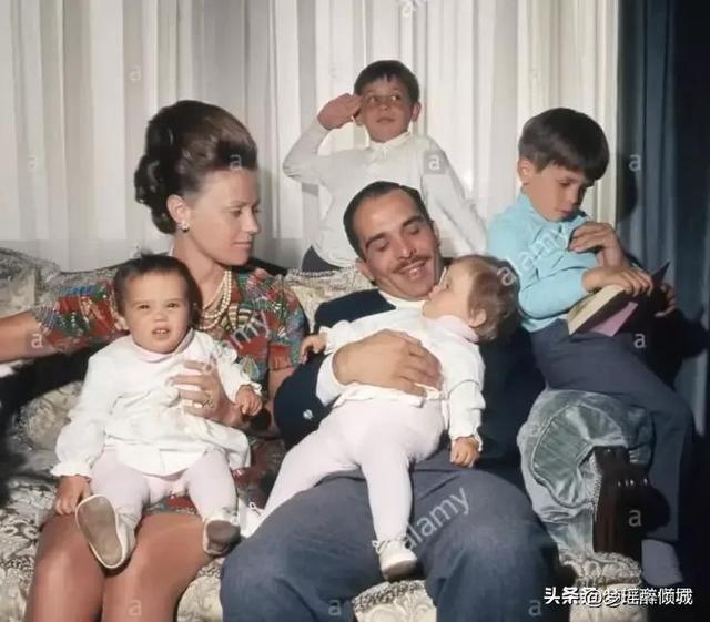 约旦国王世系（昙花一现的约旦最美王后）(4)