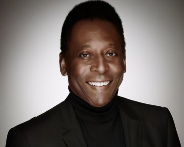 ​身披10号球衣，与贝利齐名的足坛巨星，都有谁？