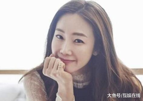 《天国的阶梯》让她成为国民女神, 但43岁才嫁出去, 原因令人震撼