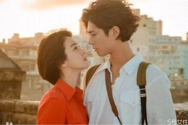 男生总是逗你是撩你还是喜欢你 怎么看男生喜不喜欢你 男生总是逗你是撩你还是喜欢你 怎么看男生喜不喜欢你