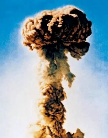 我国于哪一年成功地爆炸了第一颗原子弹