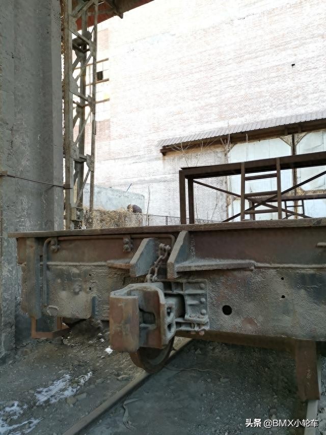 深入济钢厂房内部，拍下济钢总厂搬迁前最后的影像