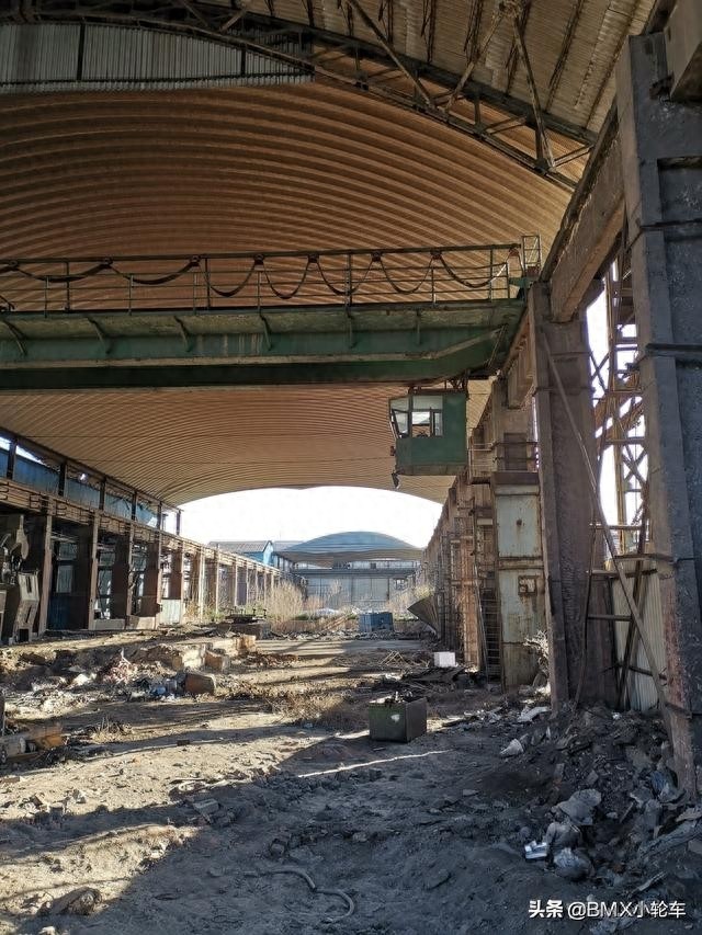 深入济钢厂房内部，拍下济钢总厂搬迁前最后的影像